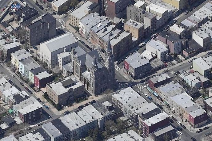 greenpoint: driggs av - humbolt str 2